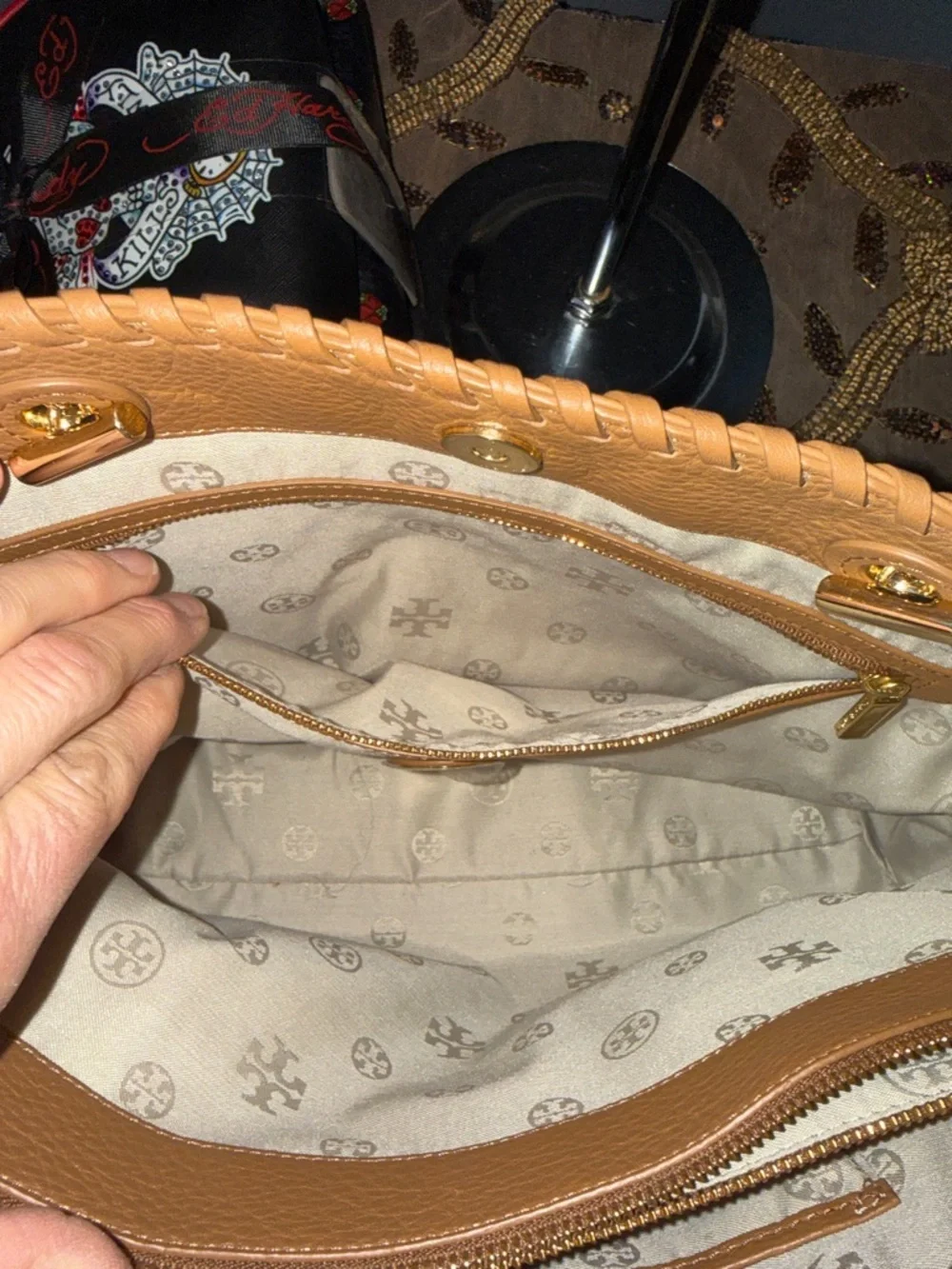 Tory Burch NWOT  tweet Tan and Cream Woven Tote with Chain-Trim Straps - Picture 15 of 17